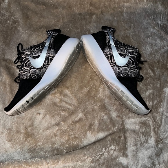 Women’s Roshie - Picture 3 of 5